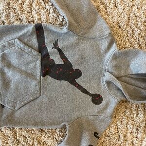 Boys Air Jordan sweatshirt in size Small in excellent condition!